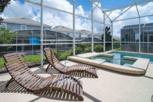 Champions Gate Magical Retreat pool and spa and lounge chairs in the screened in lanai